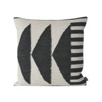 Ferm Living - Kelim kudde - black triangles