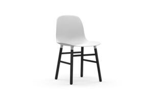 Normann Copenhagen - Form stol - vit/svartbetsad ek